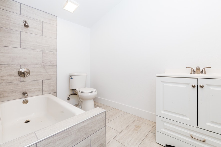 More Photos Of 285 W Center St, Pomona Apartments For Sale