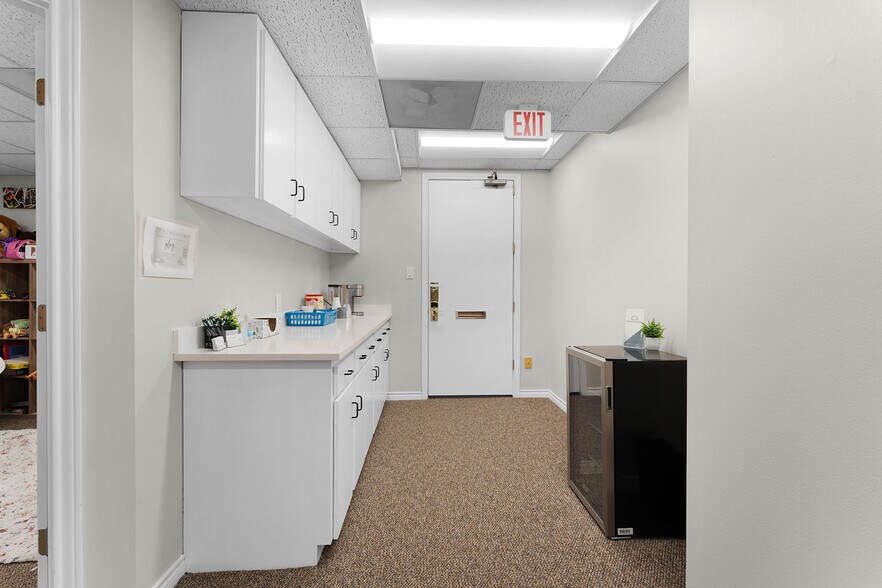 More Photos Of 8330-8350 Meadow Rd, Dallas Office For Sale