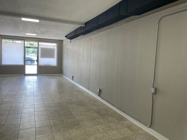 More Photos Of 4113-4117 Barrancas Ave, Pensacola Storefront For Lease
