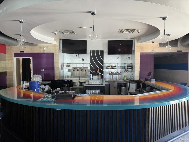 More Photos Of 314 E Hickory St, Denton Freestanding For Lease