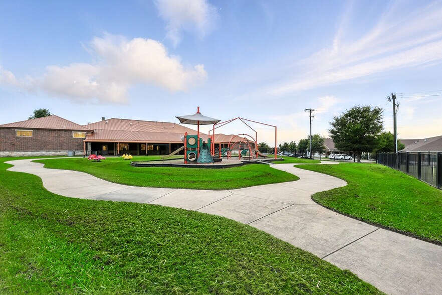 More Photos Of 1700 Cedar Run, Ennis Daycare Center For Sale