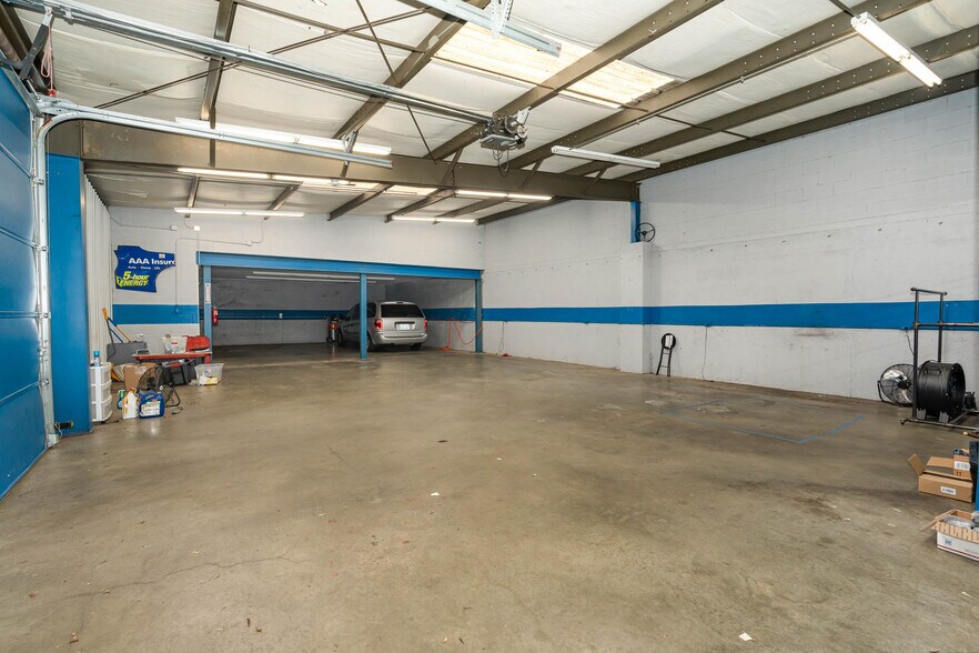 More Photos Of 946 S Chapman St, Greensboro Warehouse For Sale