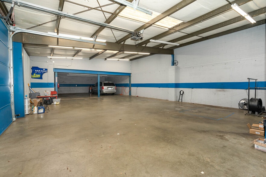 More Photos Of 946 S Chapman St, Greensboro Warehouse For Sale