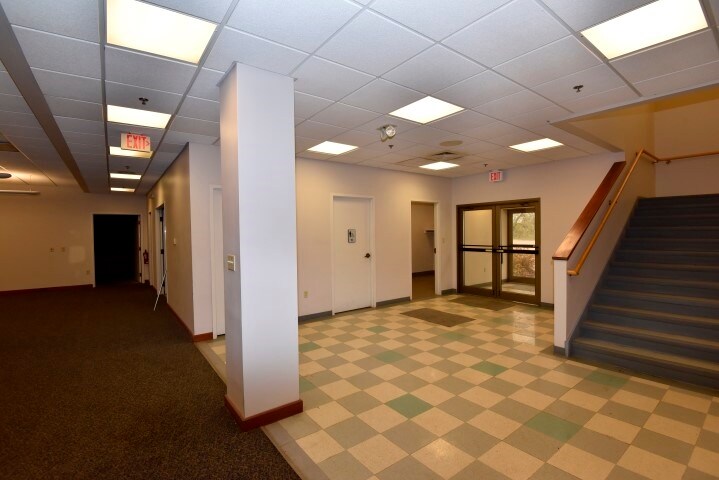 More Photos Of 2834 Northgate Dr, Iowa City Office For Lease