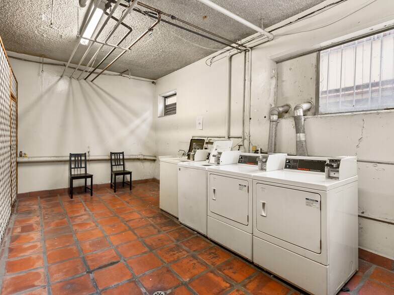 More Photos Of 1030 N Orange Grove Ave, Los Angeles Apartments For Sale