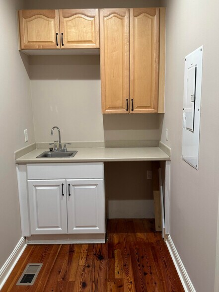 More Photos Of 10 Pinckney Colony Rd, Bluffton Office For Lease