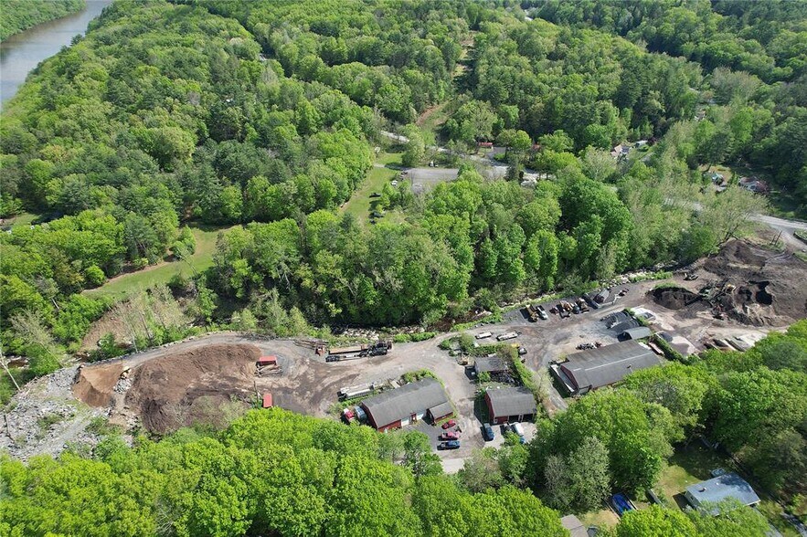More Photos Of 26 Hook Rd, Sparrow Bush Distribution For Sale