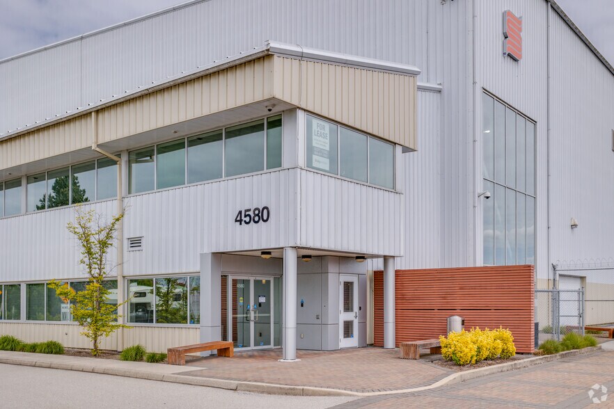 More Photos Of 4580 Cowley Cres, Richmond Airplane Hangar For Lease