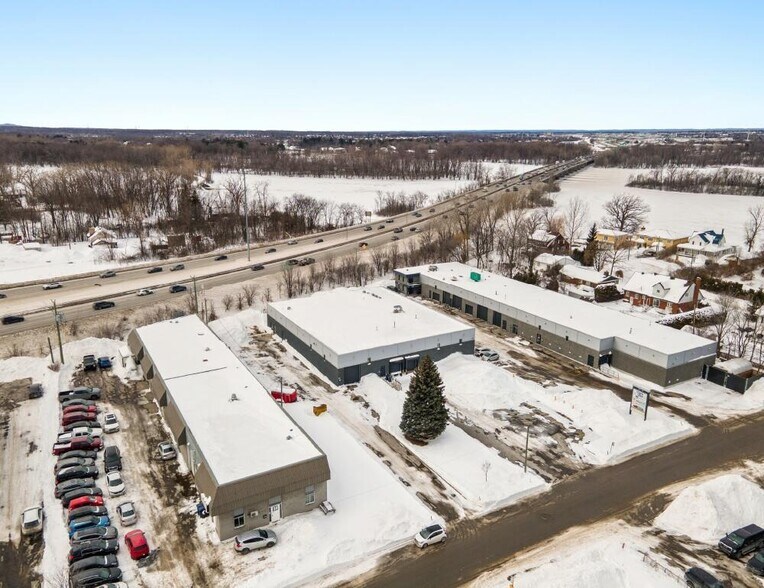 Primary Photo Of 53-55 Rue De La Pointe-Langlois, Laval Warehouse For Lease