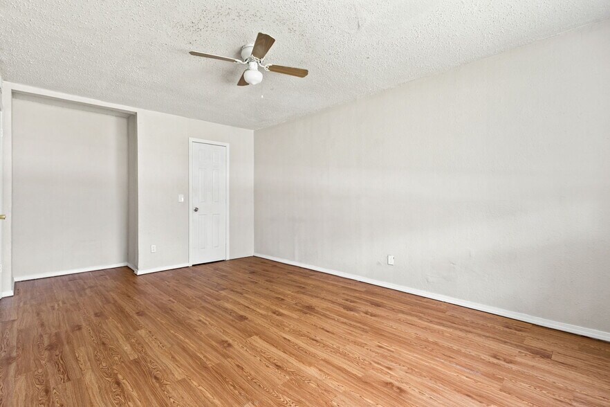 More Photos Of 7550 NW 10th St, Oklahoma City Apartments For Sale