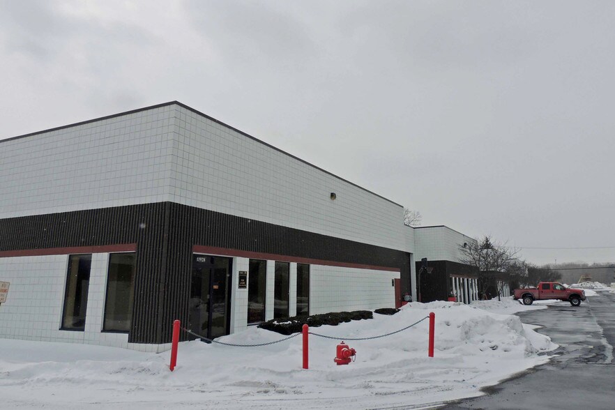 More Photos Of 11900-11950 Farmington Rd, Livonia Warehouse For Lease