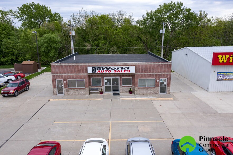 More Photos Of 1651 S 11th St, Nebraska City Showroom For Sale