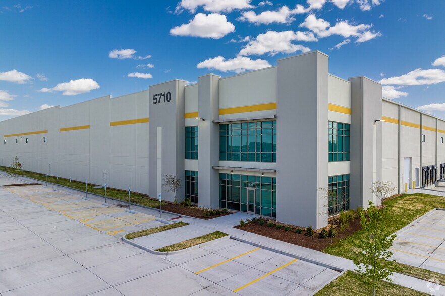 More Photos Of 5710 Inner Park Dr, Edwardsville Distribution For Lease