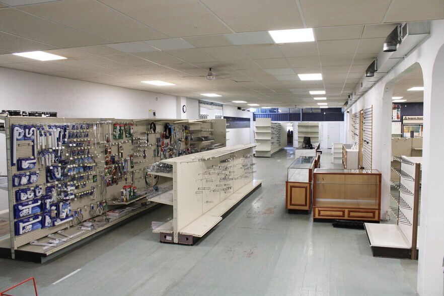 More Photos Of 800 Box Butte Ave, Hemingford General Retail For Sale