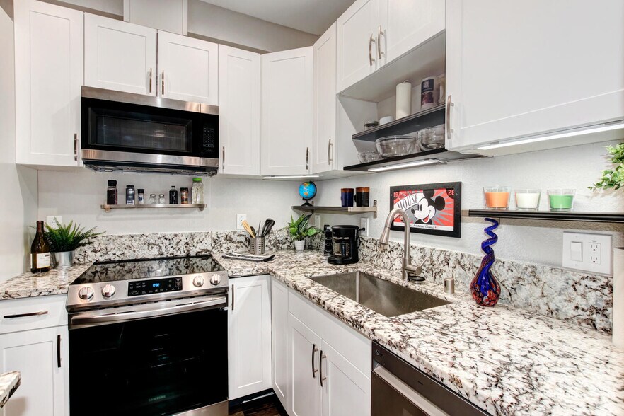 More Photos Of 1415 Victorian Aly, Sacramento Apartments For Sale