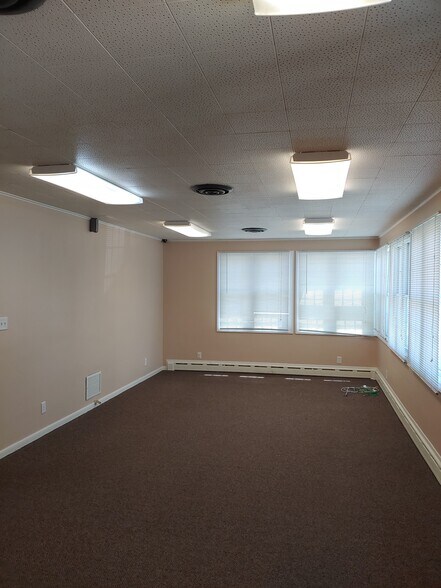 More Photos Of 1240 13th Ave, Grafton Office For Sale