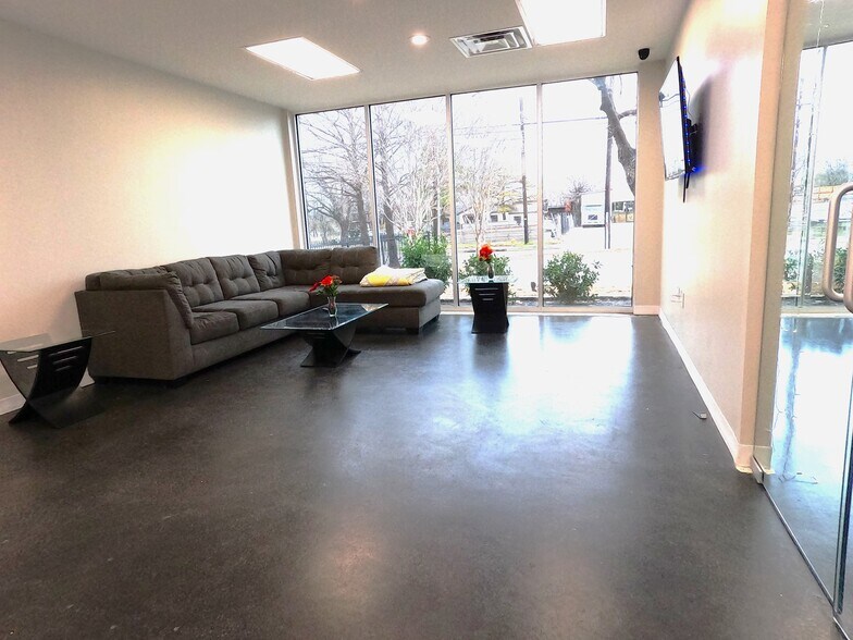 More Photos Of 2230 Joe Field Rd, Dallas Office For Lease