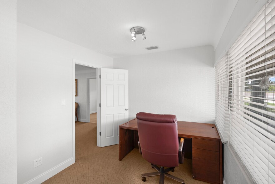 More Photos Of 2672 66th St N, Saint Petersburg Medical For Sale