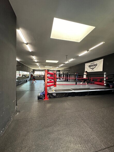 More Photos Of 109-111 S Coast Hwy, Oceanside Storefront For Lease