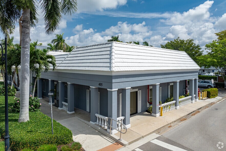 More Photos Of 405-445 8th St S, Naples Bank For Lease