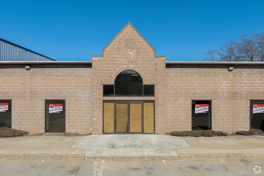 More Photos Of 301 Littleton Rd, Chelmsford Freestanding For Lease