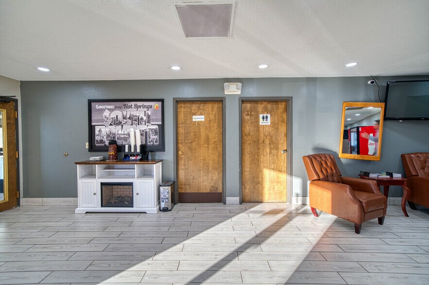 More Photos Of 800 Mammoth St, Hot Springs Hotel For Sale