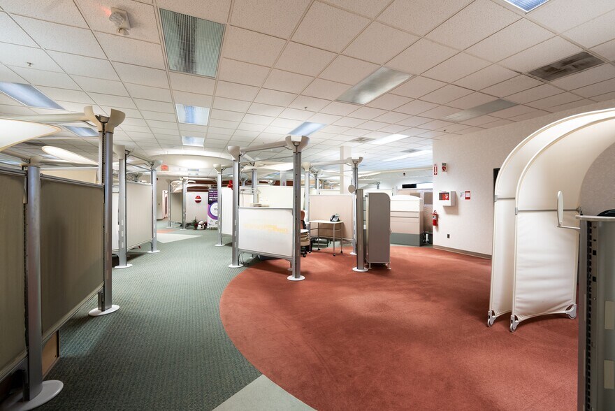 More Photos Of 1751-1761 E Lincoln St, Madison Heights Light Manufacturing For Lease