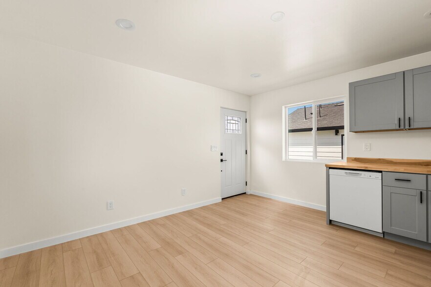 More Photos Of 3546-3552 47th St, San Diego Apartments For Sale