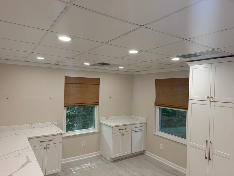 More Photos Of 425 E Crossville Rd, Roswell Office Residential For Sale