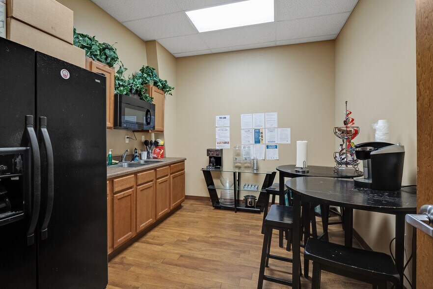 More Photos Of 1288 Sycamore View Rd, Memphis Medical For Sale