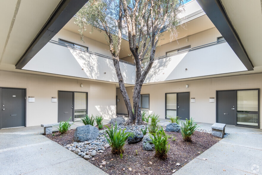 More Photos Of 2910-2960 Scott Blvd, Santa Clara Unknown For Lease