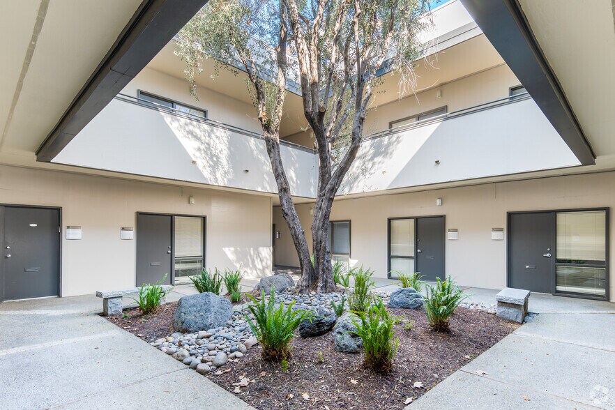 More Photos Of 2910-2960 Scott Blvd, Santa Clara Unknown For Lease