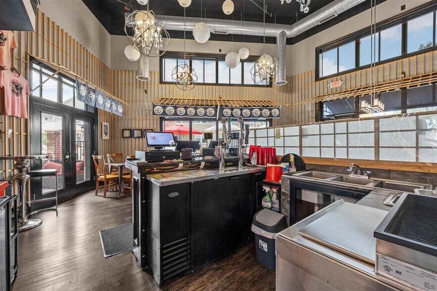 More Photos Of 1010 Martin St, Iowa City Office For Sale