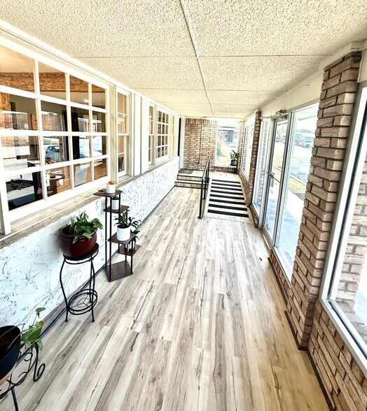More Photos Of 1020 18th St, Woodward Office For Sale
