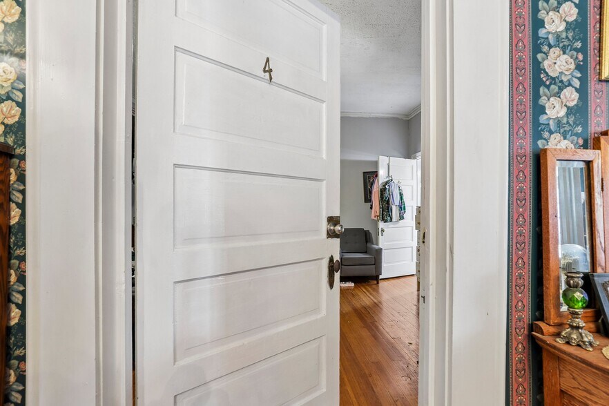 More Photos Of 421 Howard St, San Antonio Hospitality For Sale