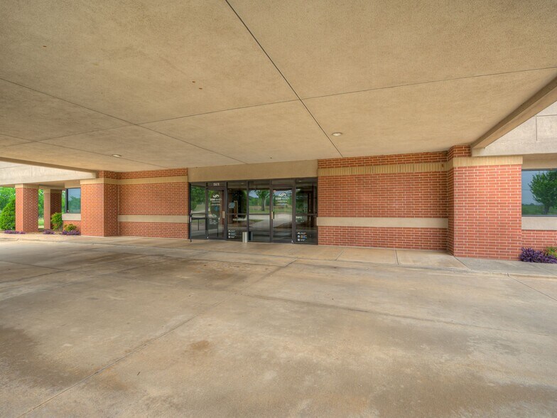 More Photos Of 15679 NE 23rd St, Choctaw Medical For Sale