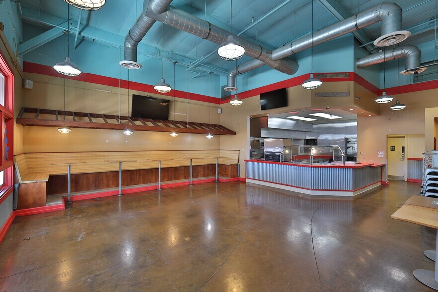 More Photos Of 523-593 E Main St, Ventura Movie Theatre For Lease