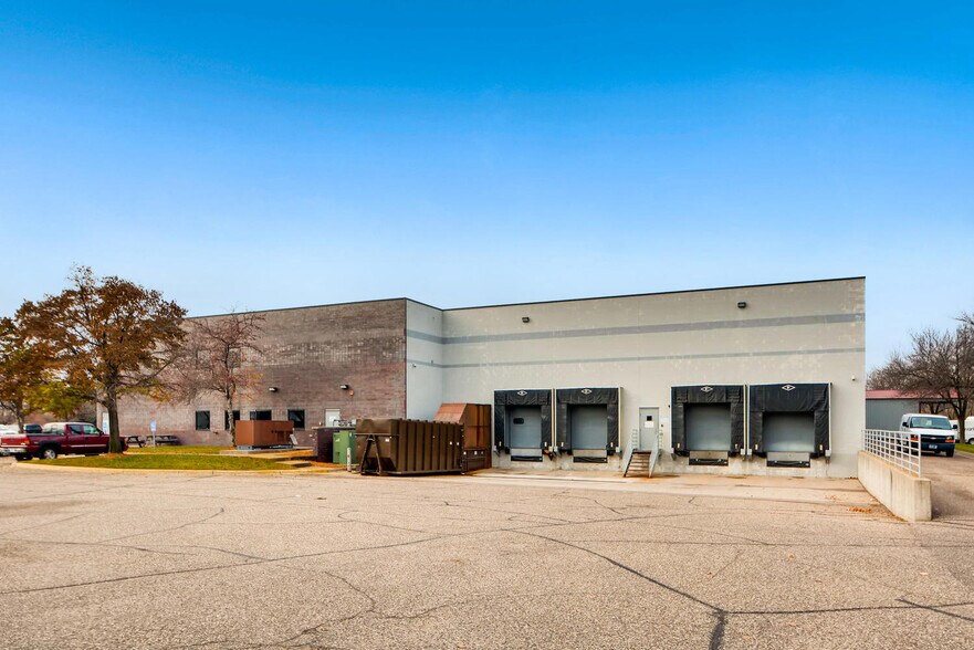 More Photos Of 2205 Woodale Dr, Mounds View Manufacturing For Sale