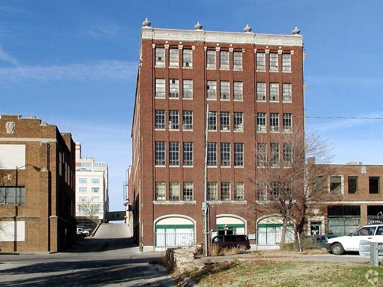 More Photos Of 738 Armstrong Ave, Kansas City Warehouse For Sale