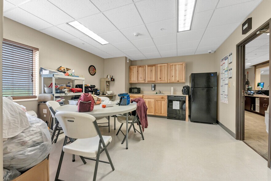 More Photos Of 975 Sheffield St, Washington Hotel For Sale