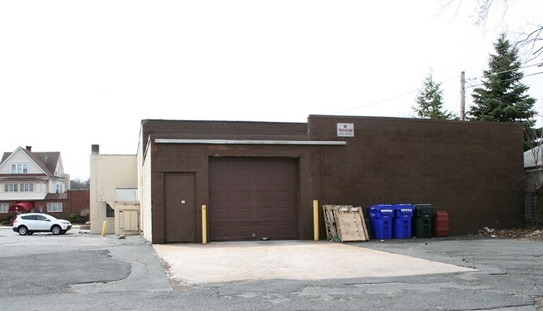 More Photos Of 483 Belmont Ave, Springfield Freestanding For Lease