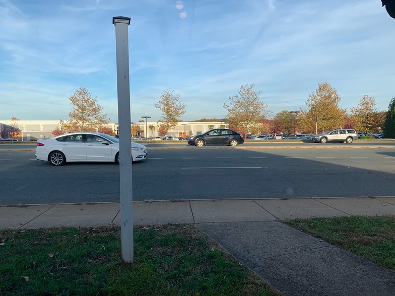 More Photos Of 2115 Hydraulic Rd, Charlottesville Office For Lease