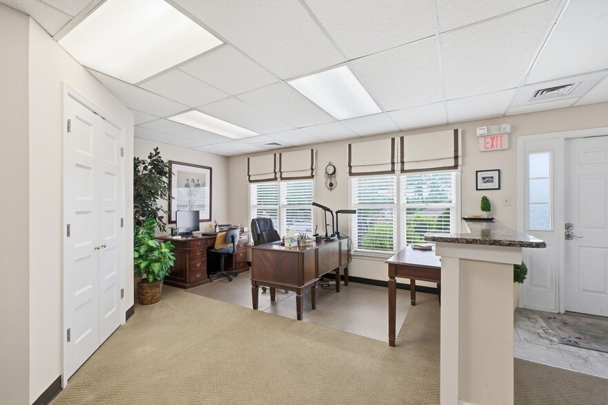 More Photos Of 5051 Backlick Rd, Annandale Office For Sale