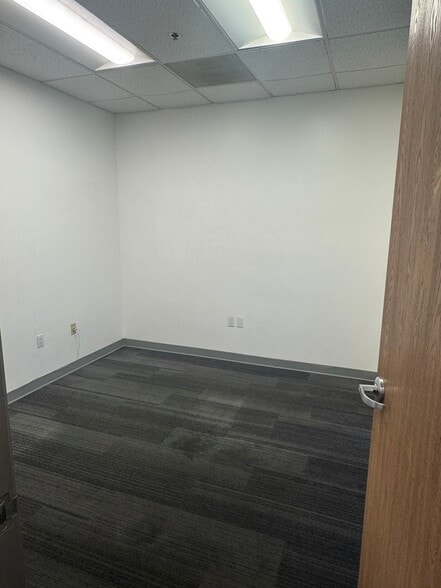 More Photos Of 9220-9268 1/2 Hall Rd, Downey Warehouse For Lease