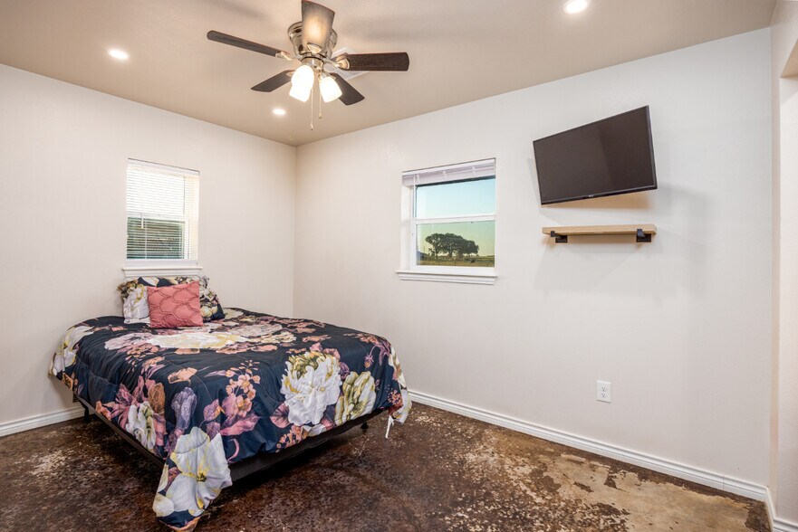 More Photos Of 12625 Sandpiper Rd, Thackerville Specialty For Sale