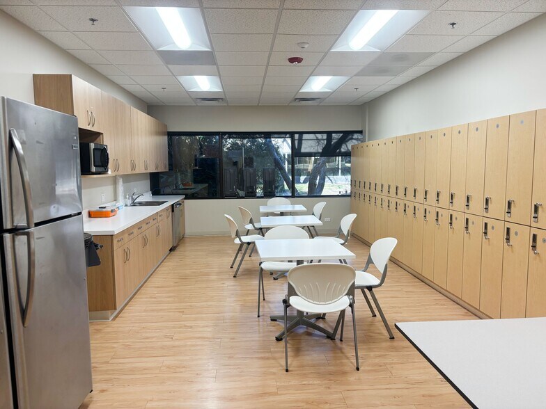 More Photos Of 1161 Lake Cook Rd, Deerfield Medical For Lease