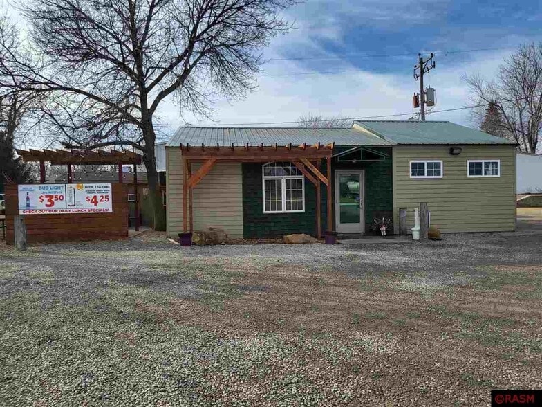 More Photos Of 204 1st Ave, Pemberton Restaurant For Sale