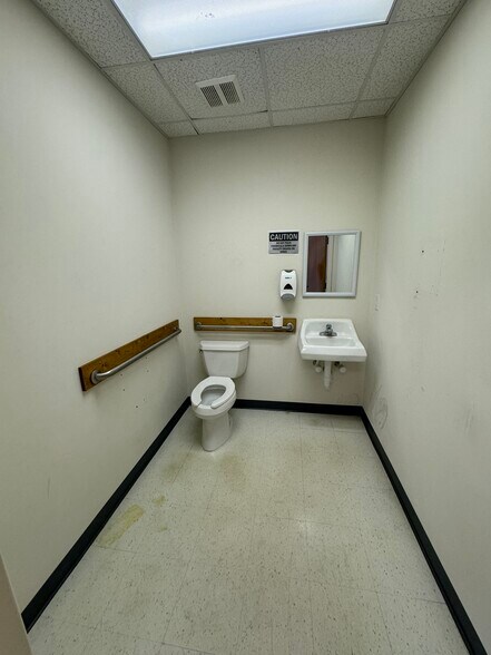 More Photos Of 110 Newton Bridge Rd, Athens Warehouse For Lease