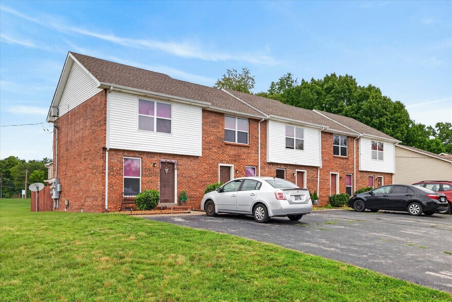 More Photos Of 1531 E Knollwood Cir, Clarksville Apartments For Sale