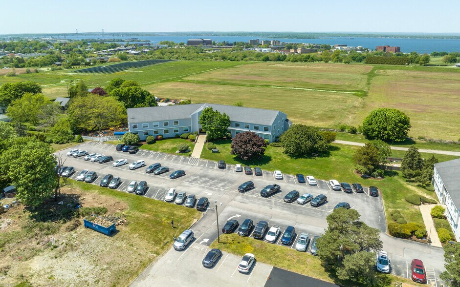 More Photos Of 1272 W Main Rd, Middletown Unknown For Lease